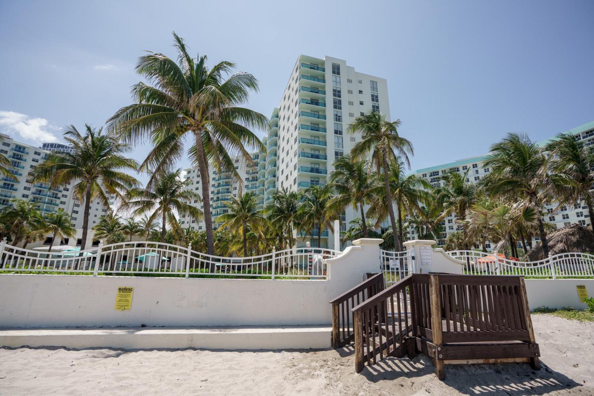 Modern 1 Bdr Oceanview With Direct Beach Access! Hollywood Eksteriør billede